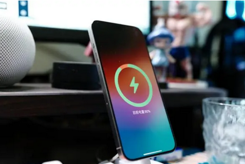 田阳苹果15换屏服务分享用什么充电器给iPhone15充电更好 